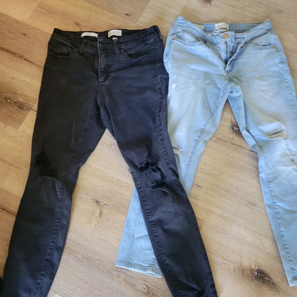 2 pairs of stretching distressed ripped UNIVERSAL THREAD  jeans size 28 - Picture 1 of 1
